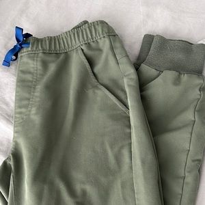 FIGS joggers XS color Moss